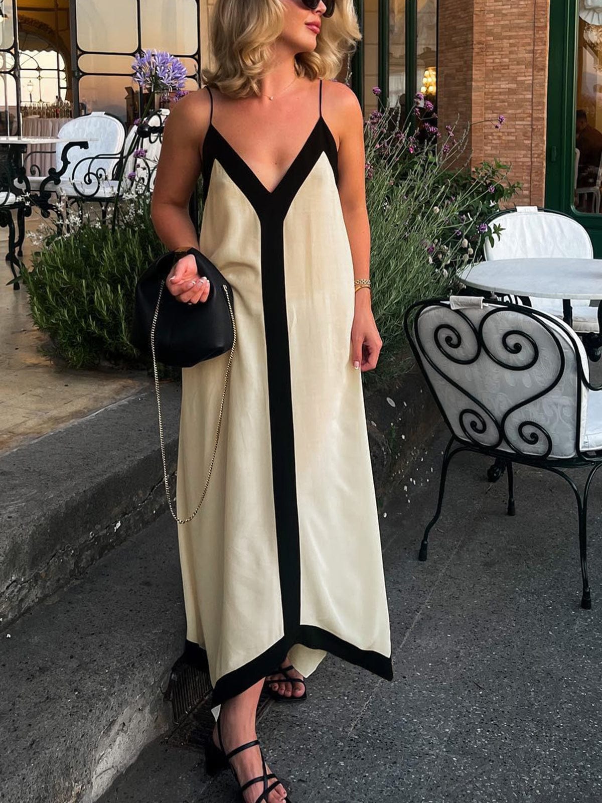 Adeltraud | Vloeiend V-hals Maxi-jurk met contrasterende details