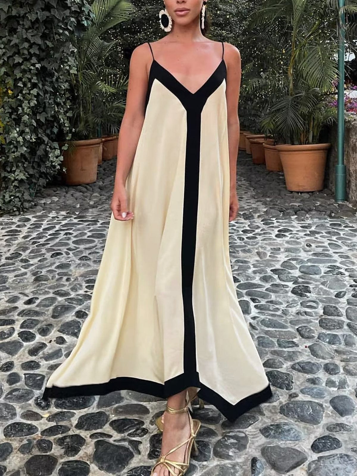 Adeltraud | Vloeiend V-hals Maxi-jurk met contrasterende details